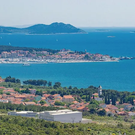 Lägenhet Beautiful In With Wifi Biograd Na Moru