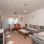 Apartamento Beautiful In With Wifi